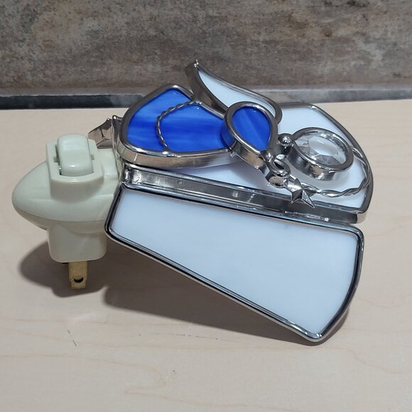 Stained Glass Angel Plug In Nightlight Blue White Silver Plate Finish - Picture 12 of 14